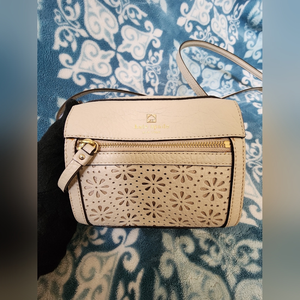 Kate Spade New York Cedar Street Masie Handbag. Cream color